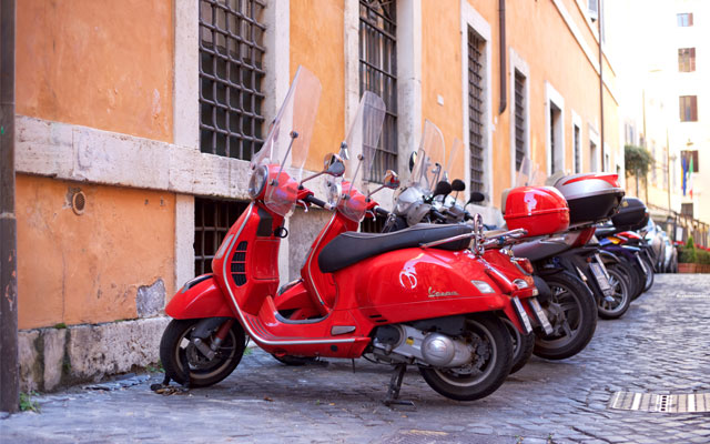 ¿Demasiado tráfico? La moto permite acortar un 50% el tiempo de desplazamiento