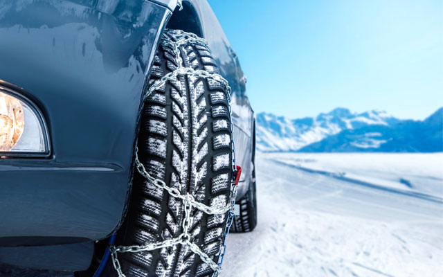 Cómo poner correctamente las cadenas del coche: clásicas, de tela y mixtas