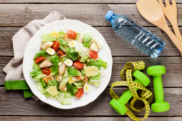 Conoce los beneficios de comer ensalada si sueles practicar deporte.