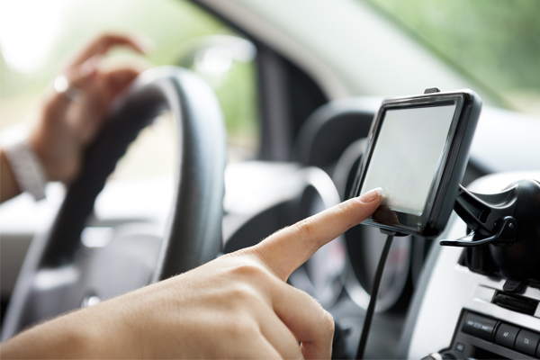 ¿Cómo afecta el estrés tecnológico a la hora de conducir?