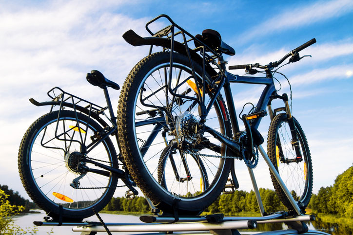 Tres sencillas formas de cargar tu bici en el coche. ¡Ella también merece unas vacaciones!