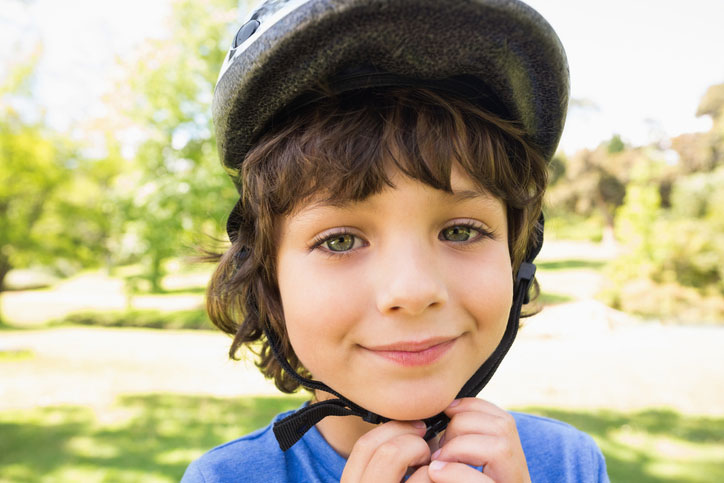 Si sales en bici: usa tu cabeza y ponte el casco