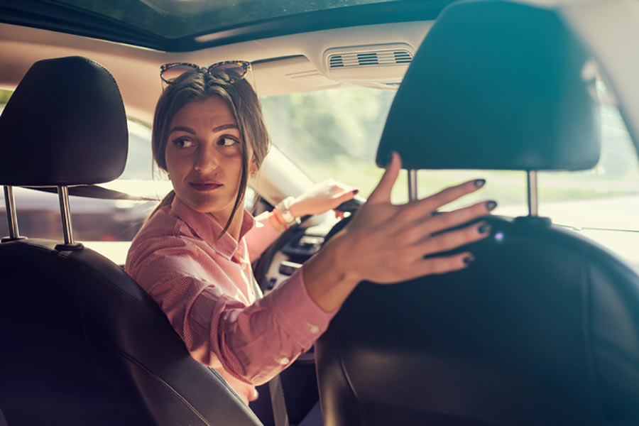 ¿Cómo aparcar un coche? Técnicas y Sistemas