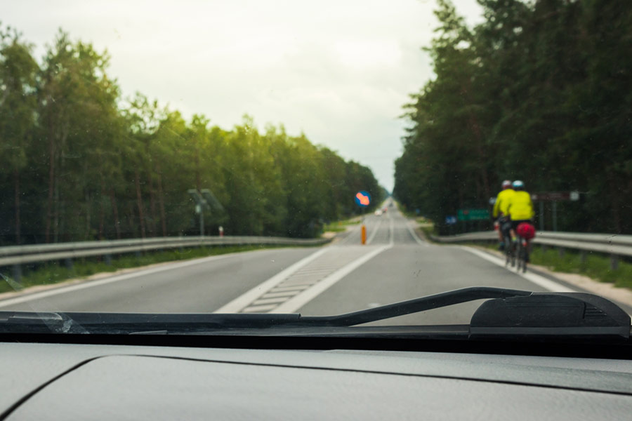 10 medidas de seguridad para respetar a los ciclistas en la carretera