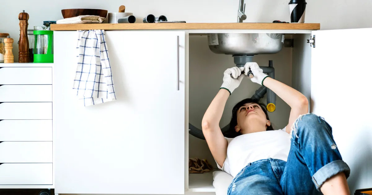 como desatascar un fregadero