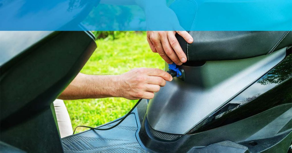 ¿Cómo realizar un correcto mantenimiento de la batería de la moto?
