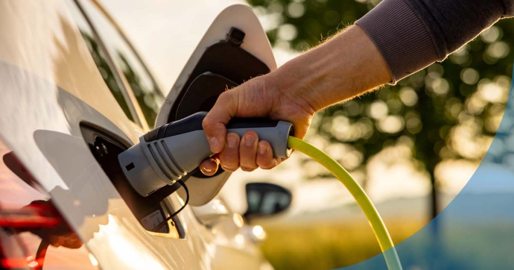 Cuánto cuesta, de verdad, cargar un coche eléctrico y qué maneras tenemos de hacerlo