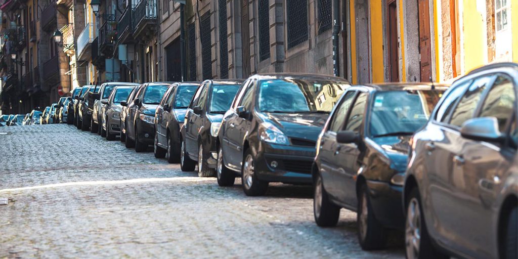 ¿Puedes denunciar un coche en la calle aparcado durante mucho tiempo?