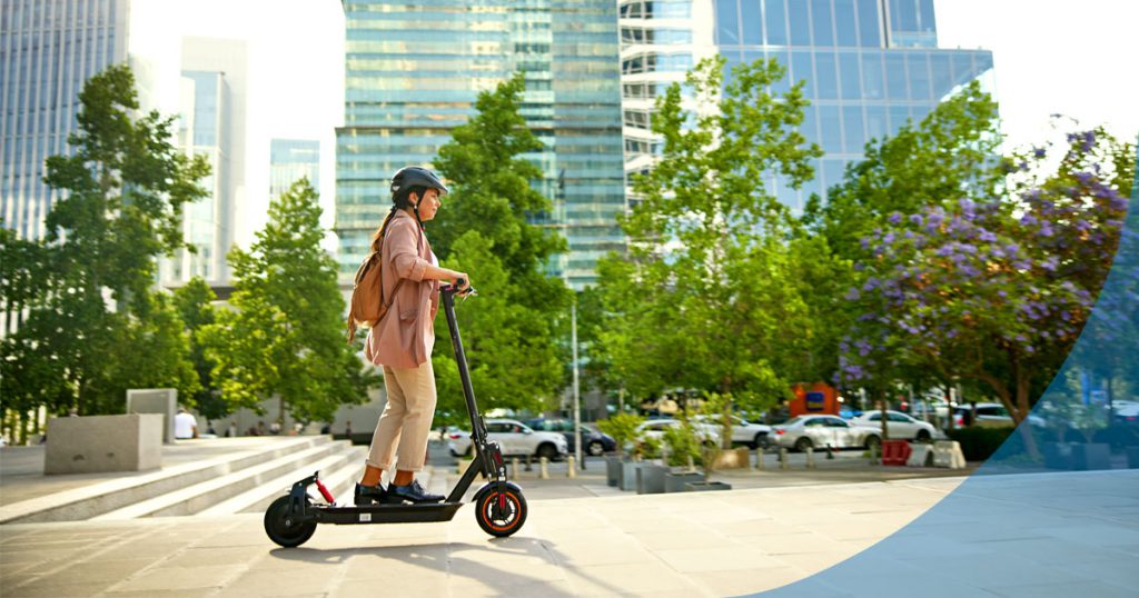 ¿Es obligatorio llevar el casco en el patinete eléctrico?