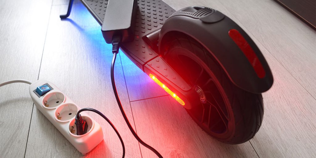 ¿Cuánto tarda en cargar un patinete eléctrico?