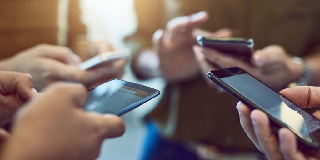 ¿Qué riesgos existen al conectarse a una red wifi pública?