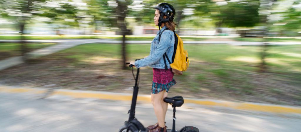 ¿Cuál es la normativa de los patinetes eléctricos con sillín?