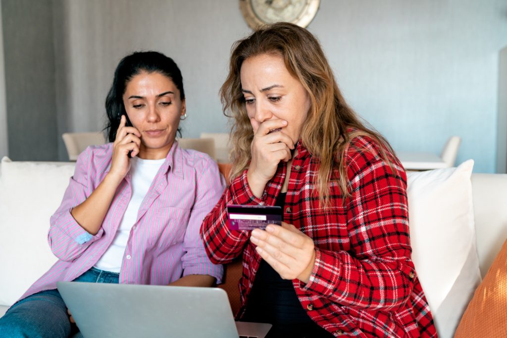 ¿Cómo recuperar el dinero que me han estafado por Internet?