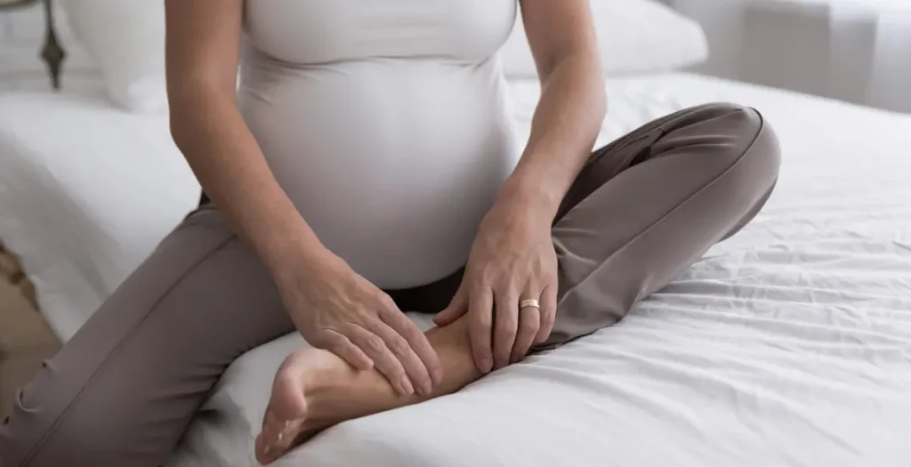 Calambre en las piernas en el embarazo: causas y soluciones