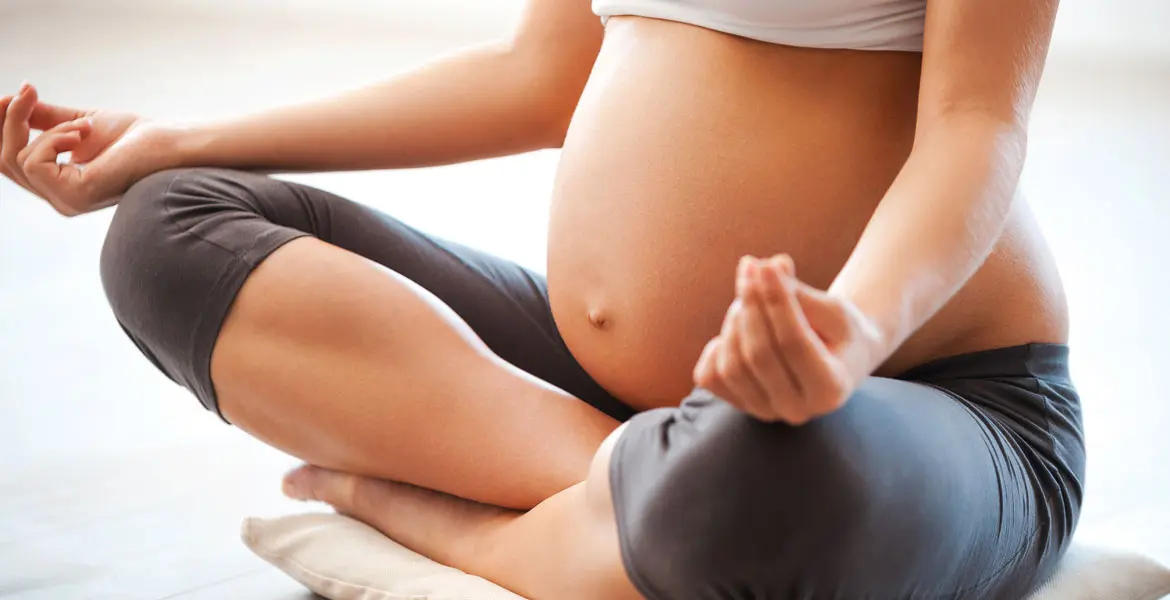 yoga-para-embarazadas-beneficios-consejos-y-posturas_banner