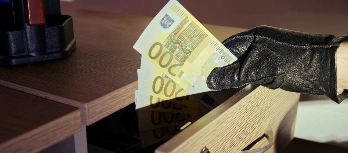 ¿Qué hacer si te roban dinero en efectivo en casa?