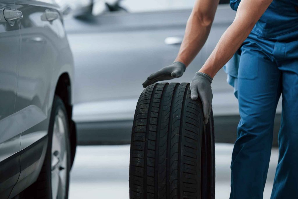 ¿Cuándo debo cambiar los neumáticos de mi coche?