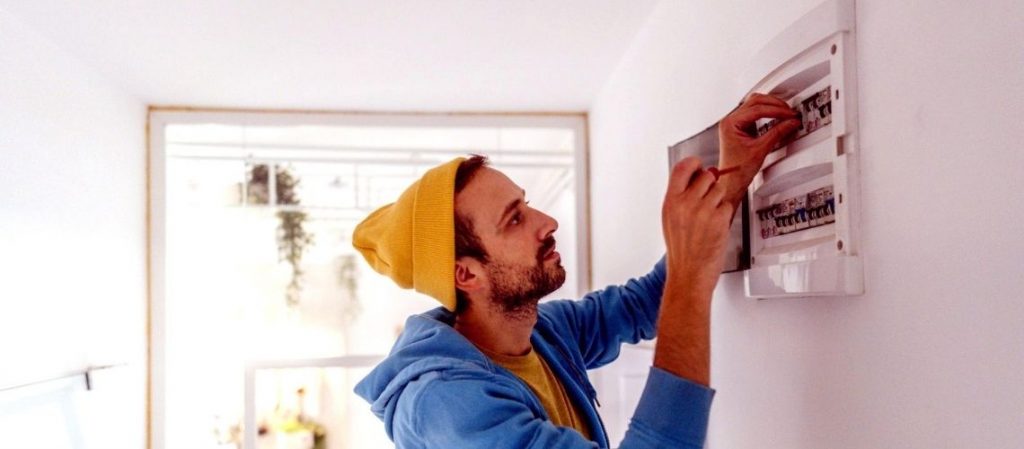 ¿Cómo detectar y prevenir un cortocircuito en casa?