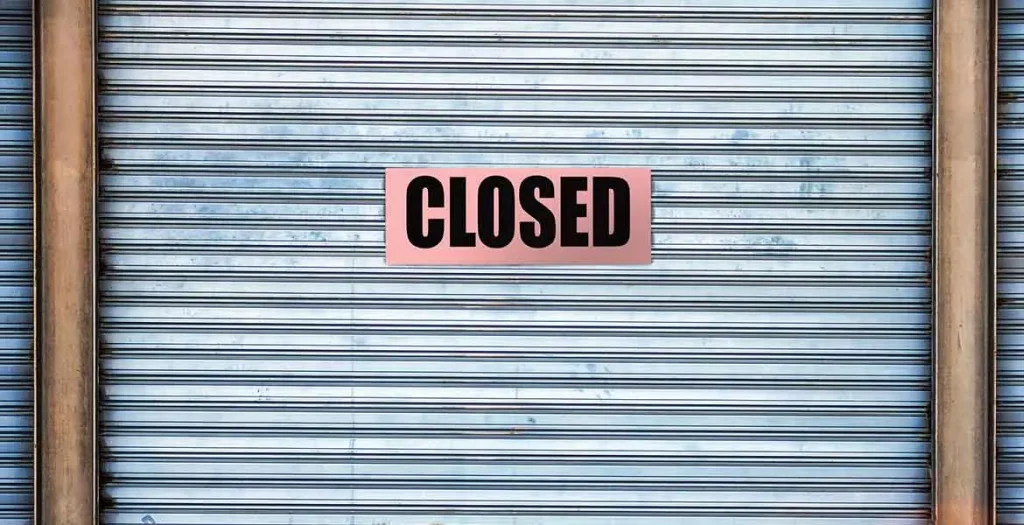 ¿Tengo que devolver el pago único si cierra mi negocio?