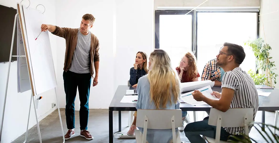 Qué es el outsourcing y en qué casos te puede ayudar como empresa